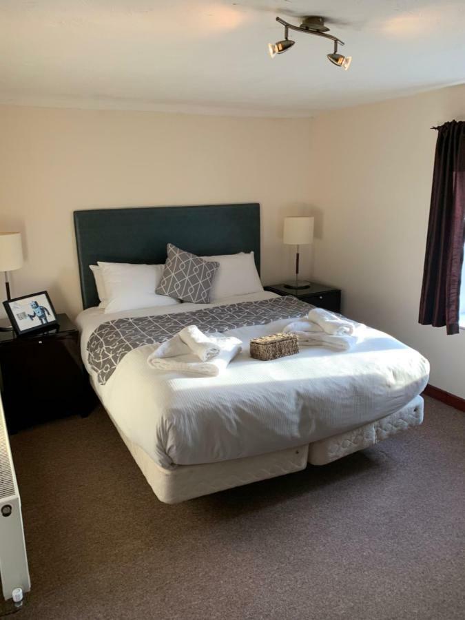 The Swan Hotel Almondsbury Bagian luar foto