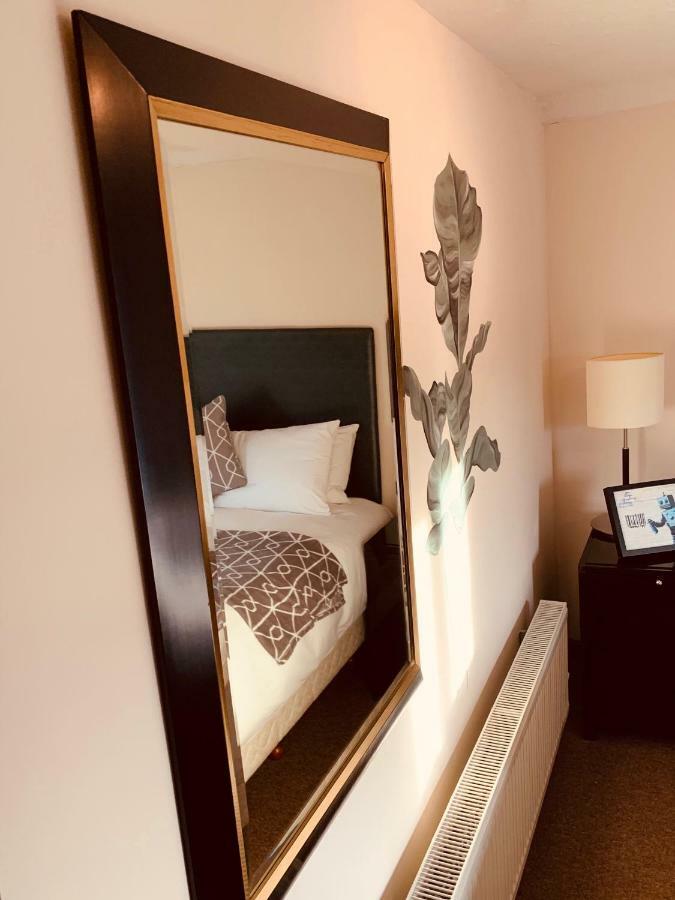 The Swan Hotel Almondsbury Bagian luar foto